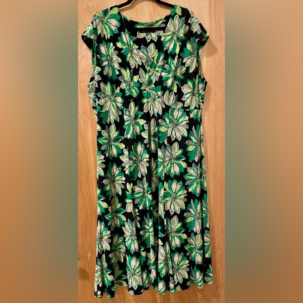 Jones New York Green and Black Floral Midi Dress